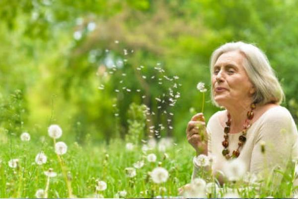 ileri yaştaki kadınlar için meme küçültme